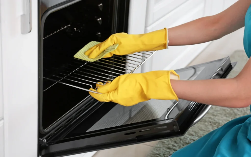 ทำความสะอาดเตาอบสม่ำเสมอ